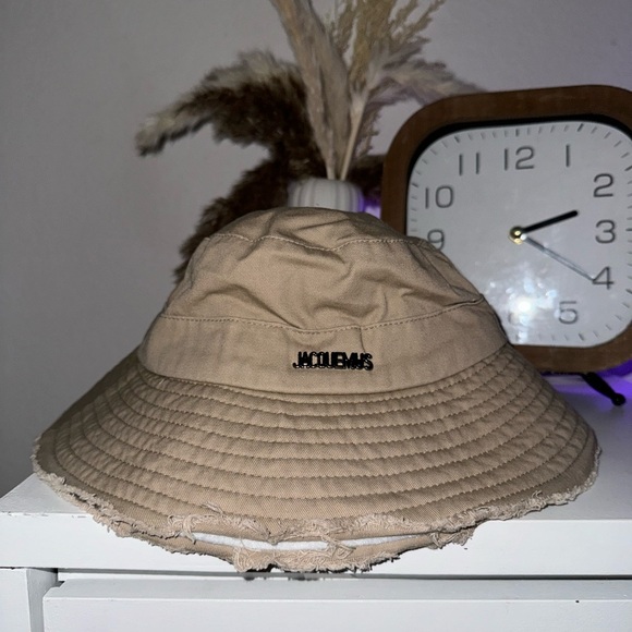 New bucket hat - Picture 1 of 4